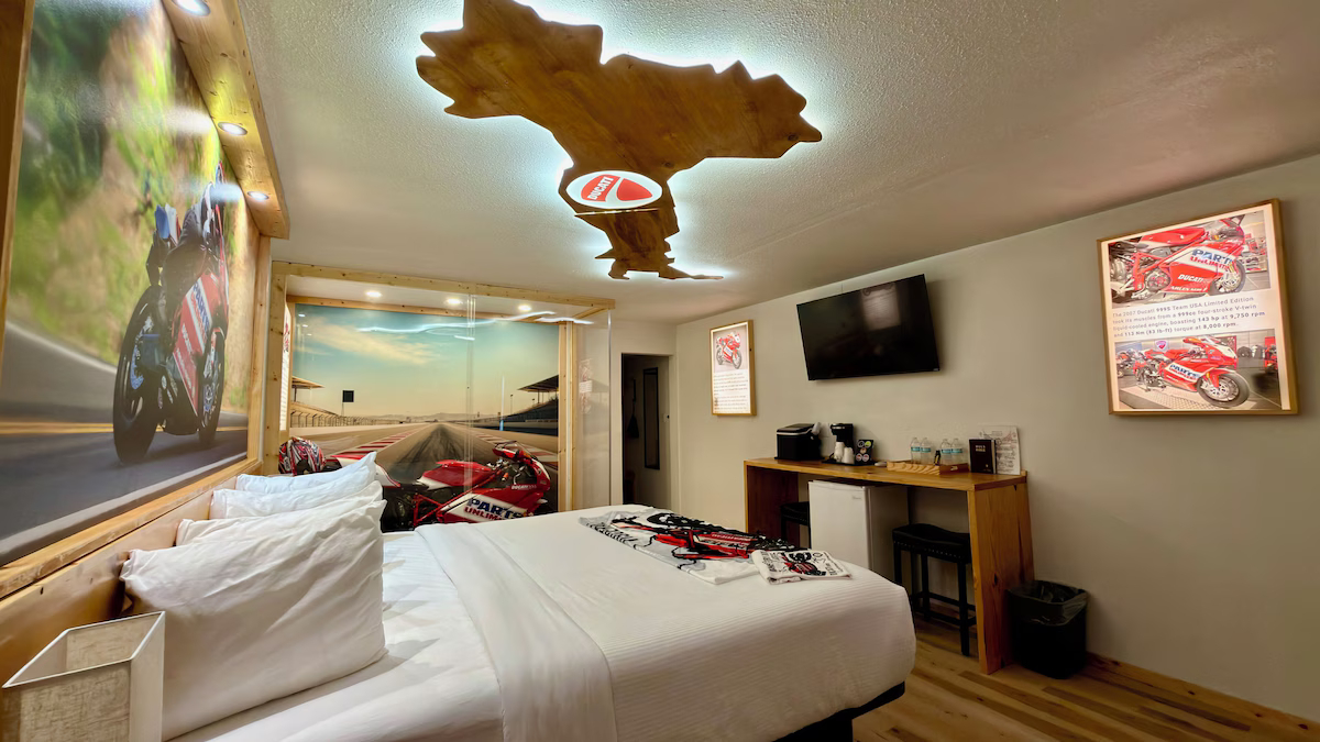 Motorcycle Inn — Kodak, TN